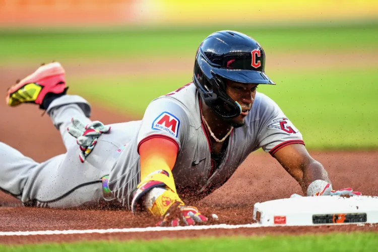 Guardians maintain hold on final wild-card spot